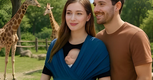 porte-bébé ergonomique kangourou utilisé pour une sortie en famille avec bébé