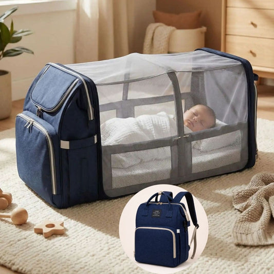 sac à dos à langer NidNomade transformé en lit bébé pliable avec moustiquaire, installé dans une chambre d’enfant lumineuse avec bébé endormi à l’intérieur