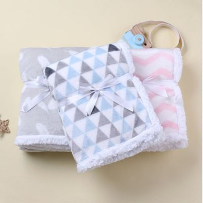 couverture-bebe-cocon-douillet-bebe-pliable-pratique-et-elegante-differents-motifs