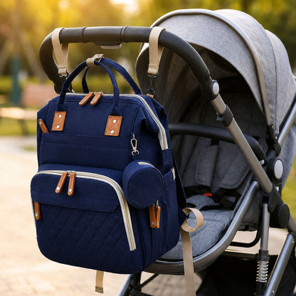 sac à dos à langer avec lit intégré Nomade fixé à une poussette pour garder les essentiels de bébé accessibles pendant les déplacements 
