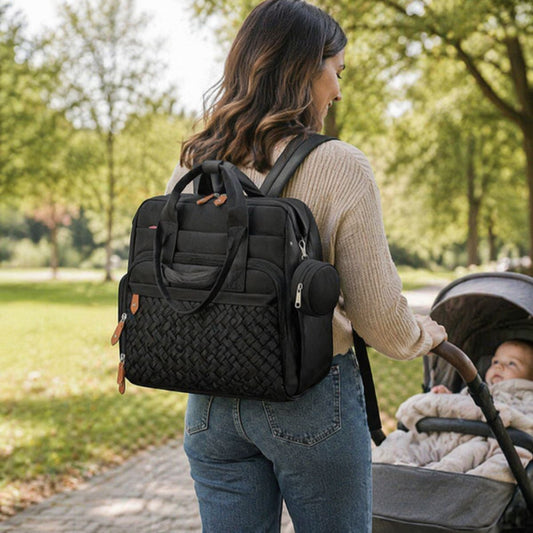 Sac à dos à langer grande capacité Nomade+ utilisé lors d’une sortie avec bébé