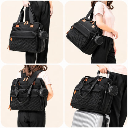 Utilisation du sac à dos à langer Nomade+ porté à la main à l'épaule à dos et sur valise 